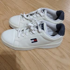Tommy Hilfiger size 6